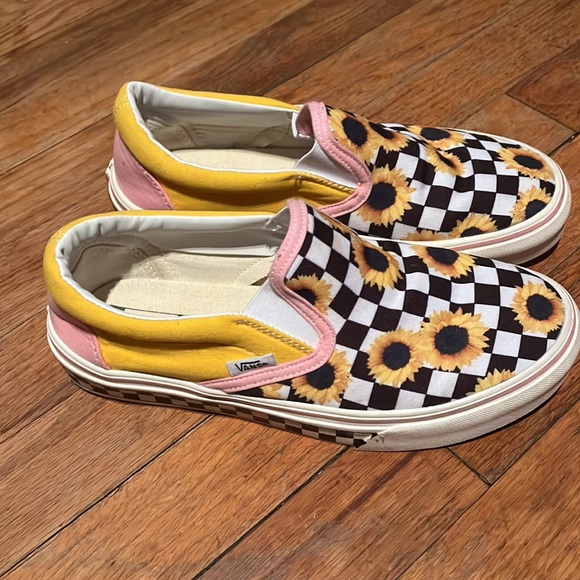 Sunflower vans - Picture 2 of 4